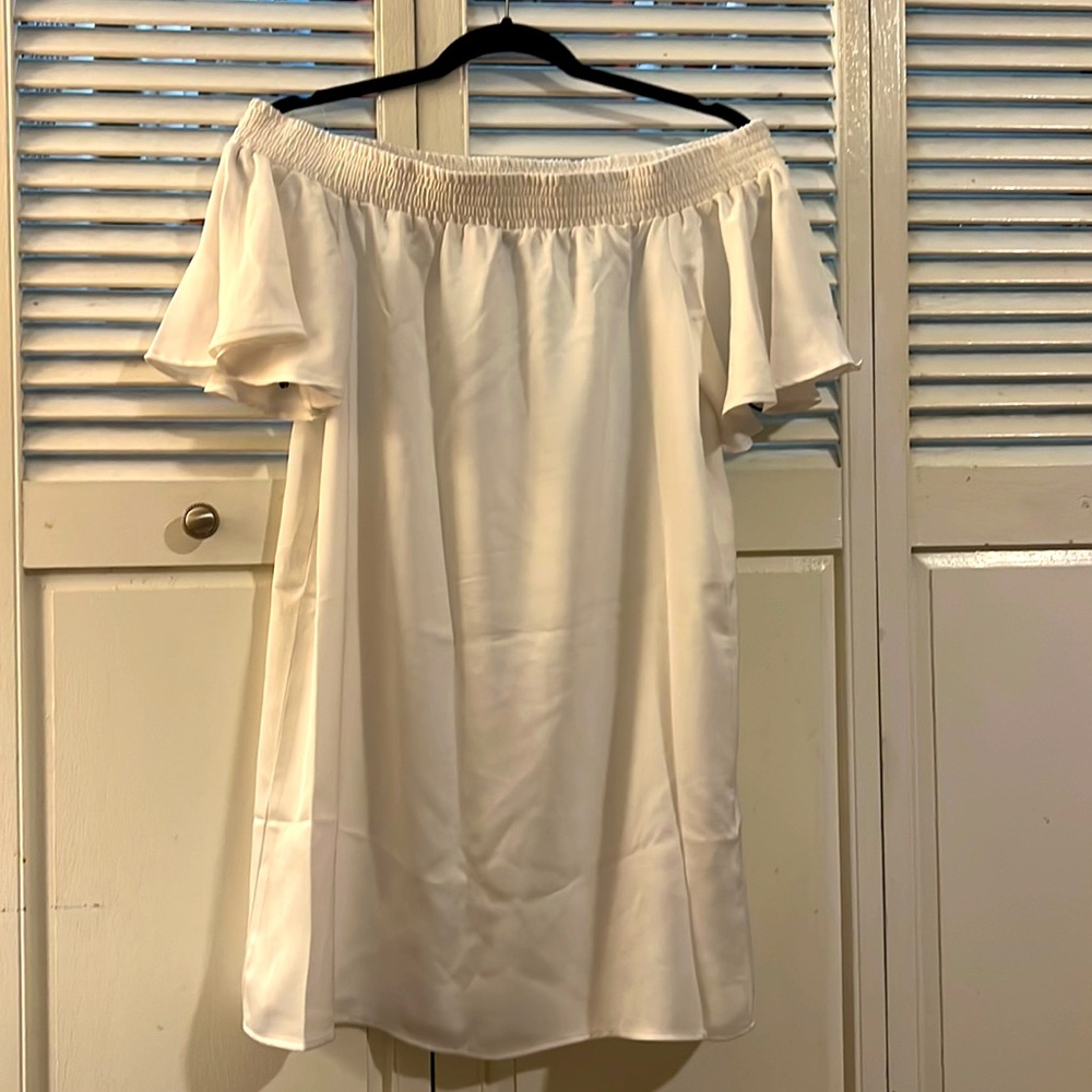 Women Forever 21 white dress off shoulder size S